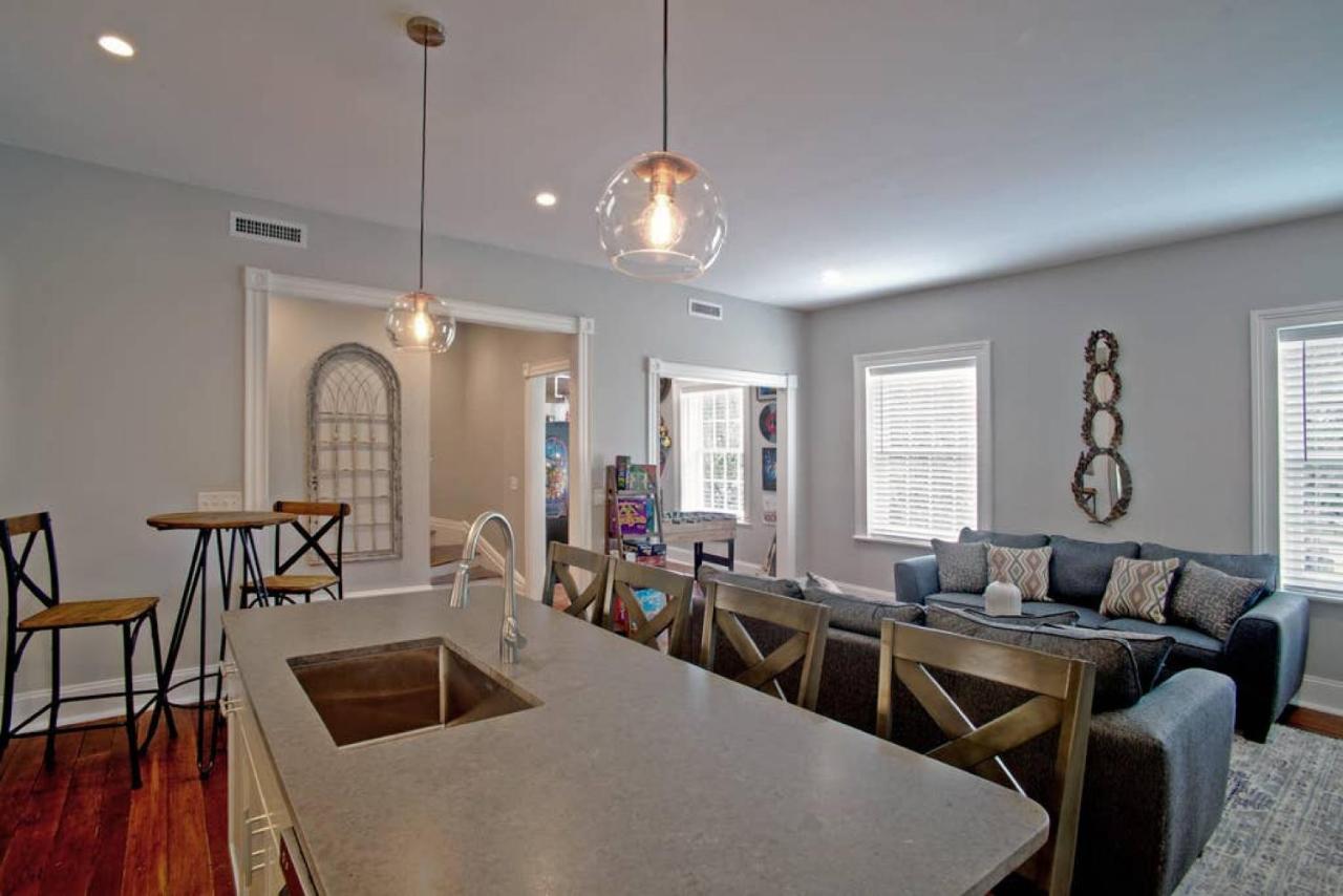Newly Renovated 4 Bed 3 Bath And 2 Parking Spots Villa Savannah Bagian luar foto