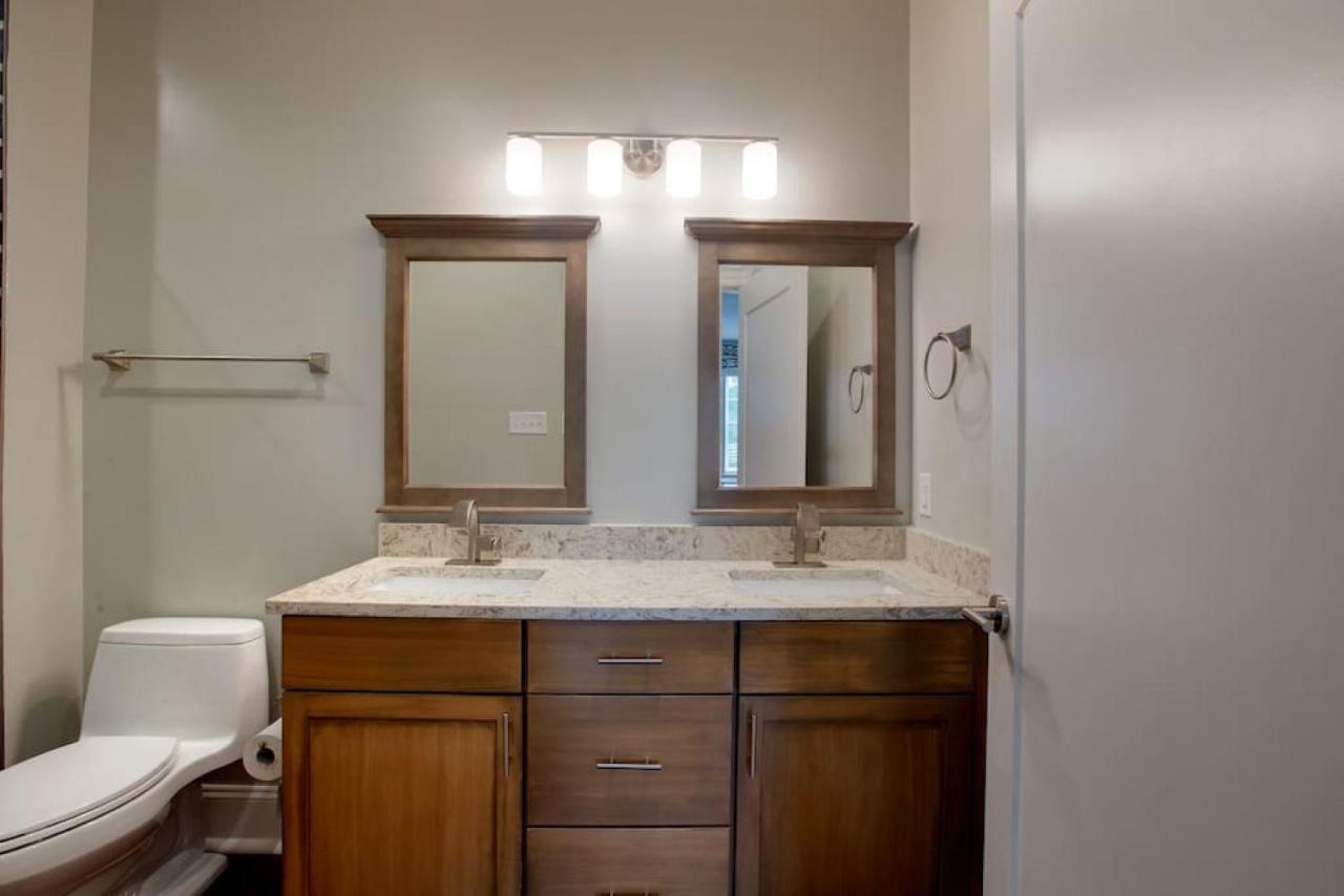 Newly Renovated 4 Bed 3 Bath And 2 Parking Spots Villa Savannah Bagian luar foto