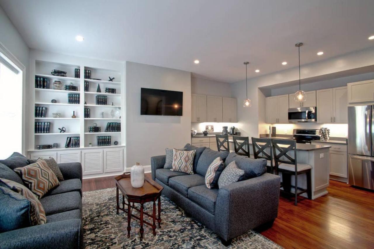 Newly Renovated 4 Bed 3 Bath And 2 Parking Spots Villa Savannah Bagian luar foto