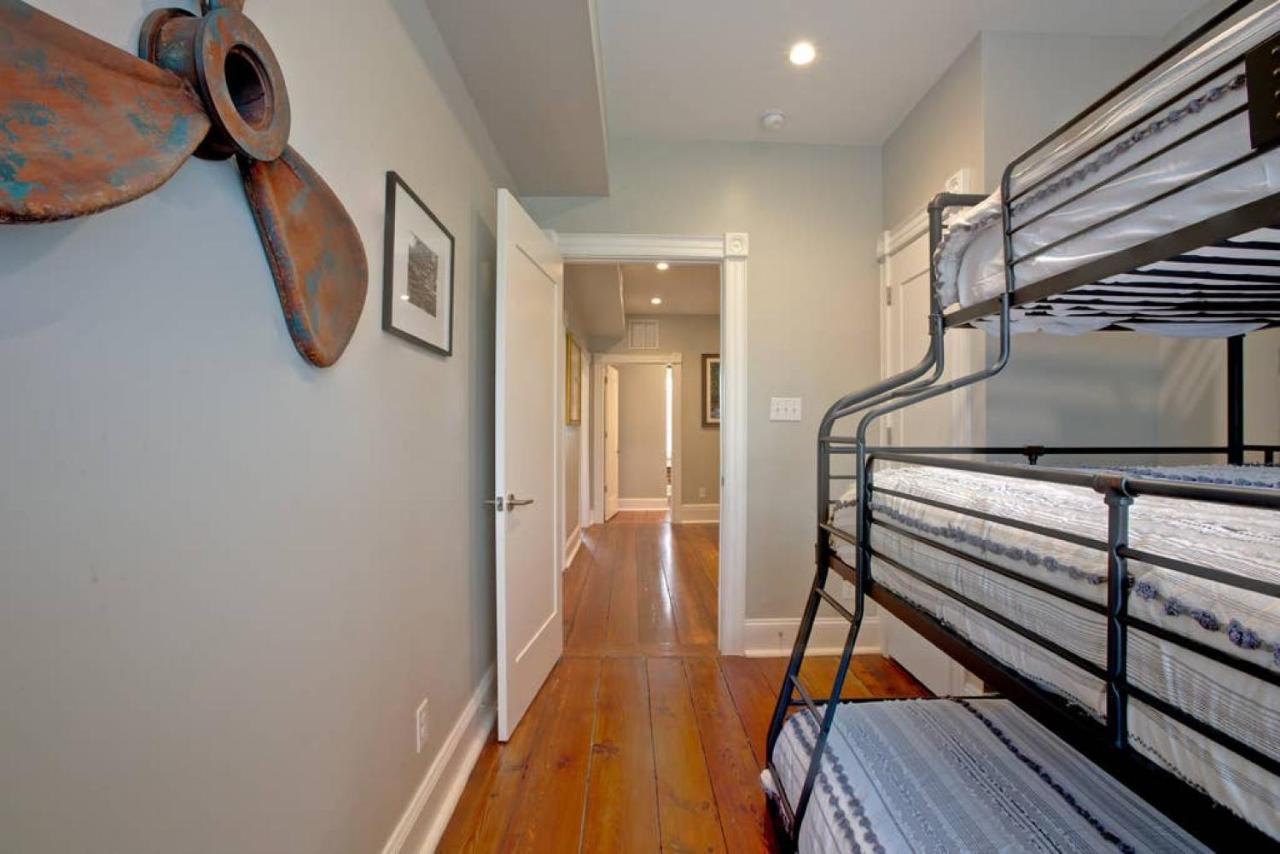 Newly Renovated 4 Bed 3 Bath And 2 Parking Spots Villa Savannah Bagian luar foto